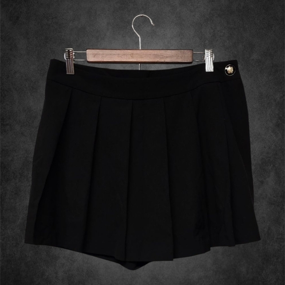 Zara Pleated Black Skort with Button Detail - Picture 2 of 7